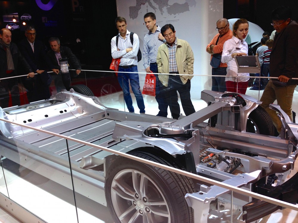  Tesla-fashion-S-2-auto-salon-peer-2014 